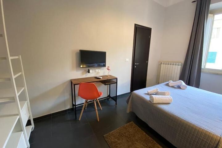 Room 5 of 32