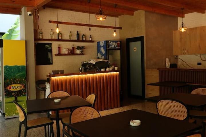 Lounge 76 of 95