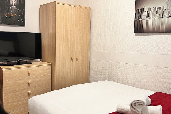 Room 11 of 21