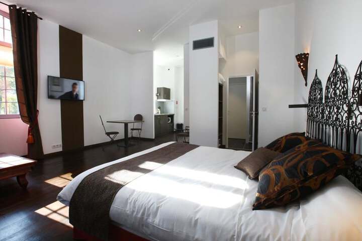 Room 10 of 52
