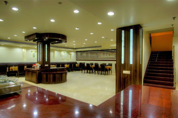 Ballroom/Hall 19 of 21