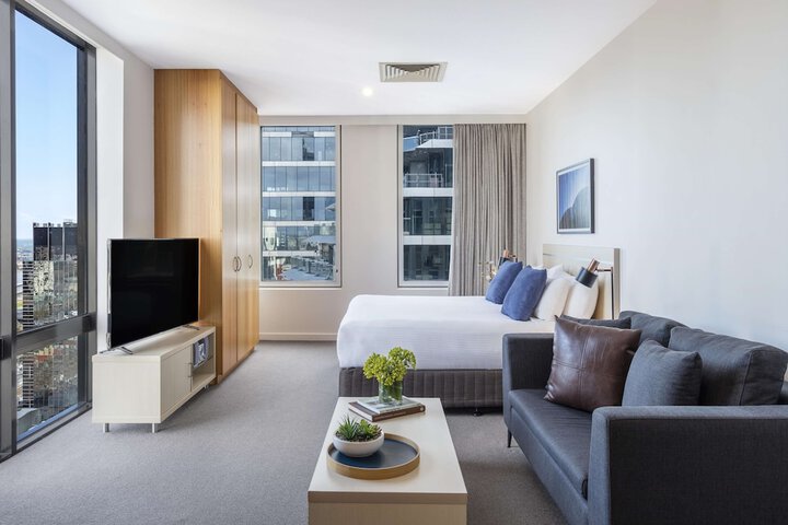 Room 17 of 104