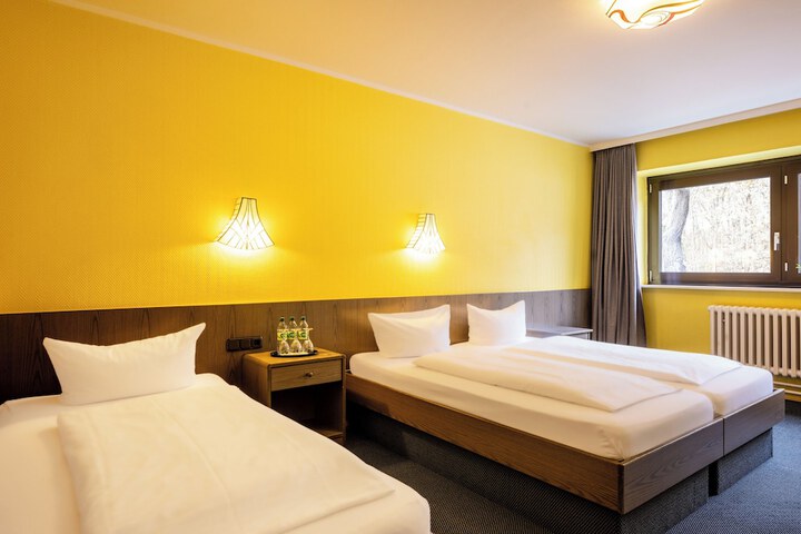 Room 28 of 74