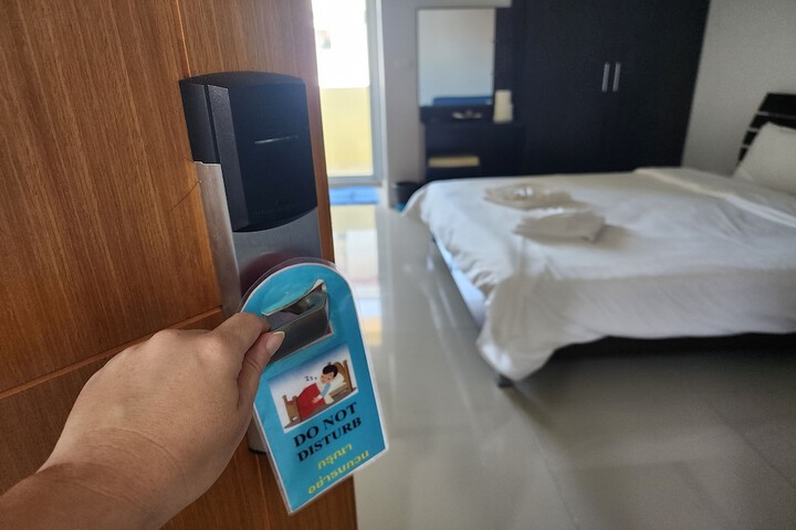 Room 8 of 72
