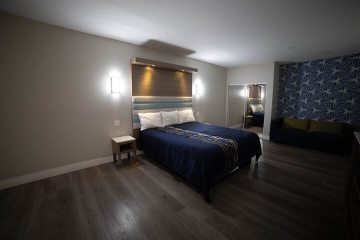 Deluxe King Bed (1 of 50)