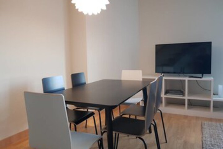 Room 8 of 28