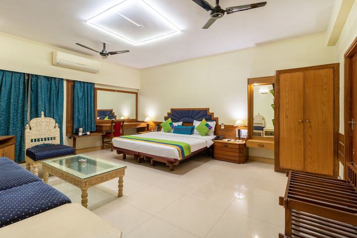 Room 5 of 40