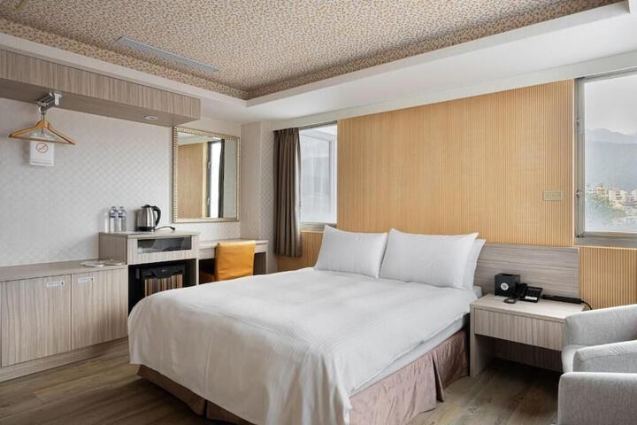 Room 11 of 21