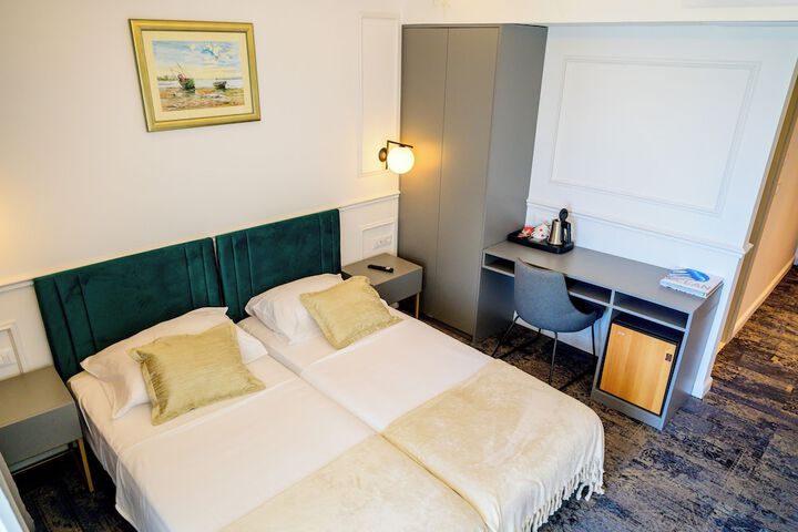 Room 27 of 115