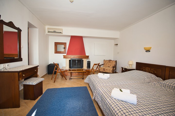 Room 8 of 49