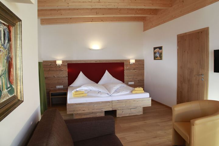 Room 3 of 32