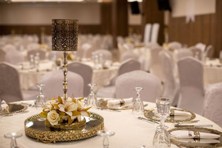 Ballroom/Hall 27 of 35