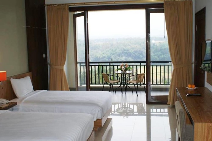 Room 7 of 33