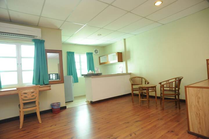 Room 6 of 42
