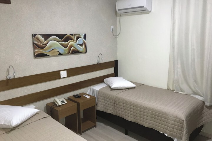 Room 12 of 34