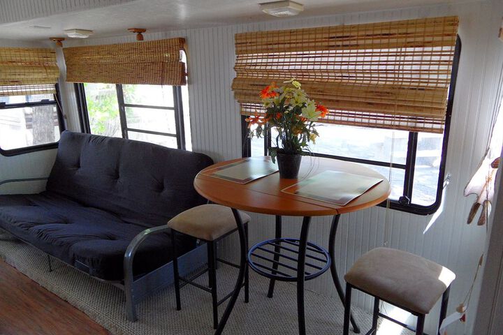 Room 12 of 27
