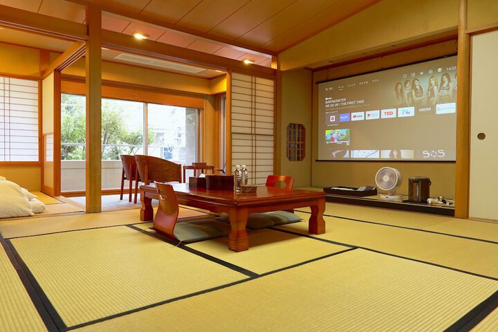 Room 4 of 22