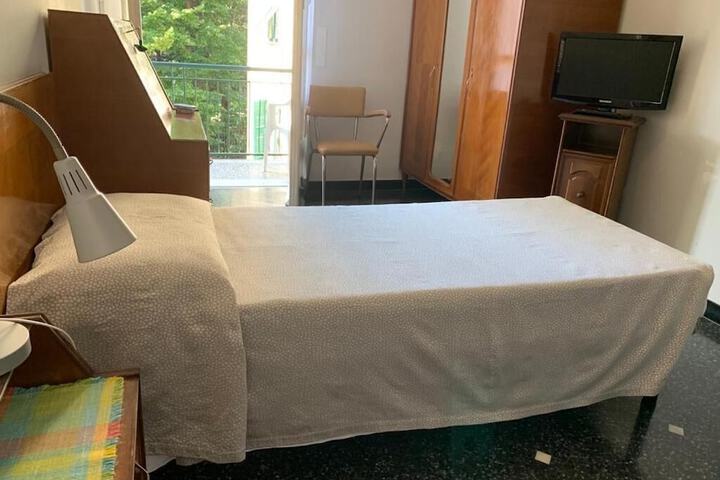 Room 8 of 40