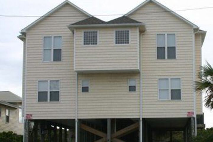 Image of Beachy Keen 5 Br Home by RedAwning