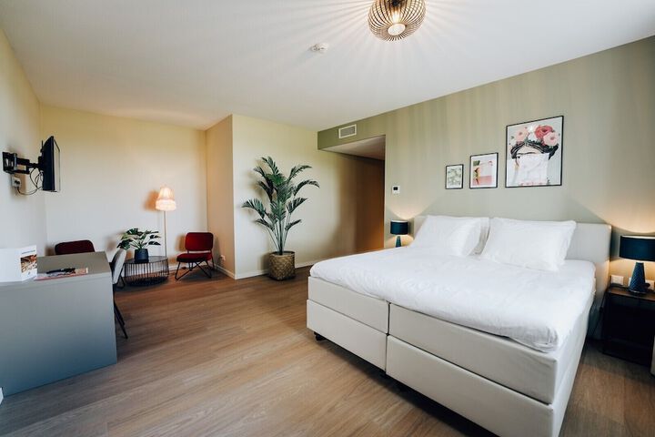 Room 5 of 33