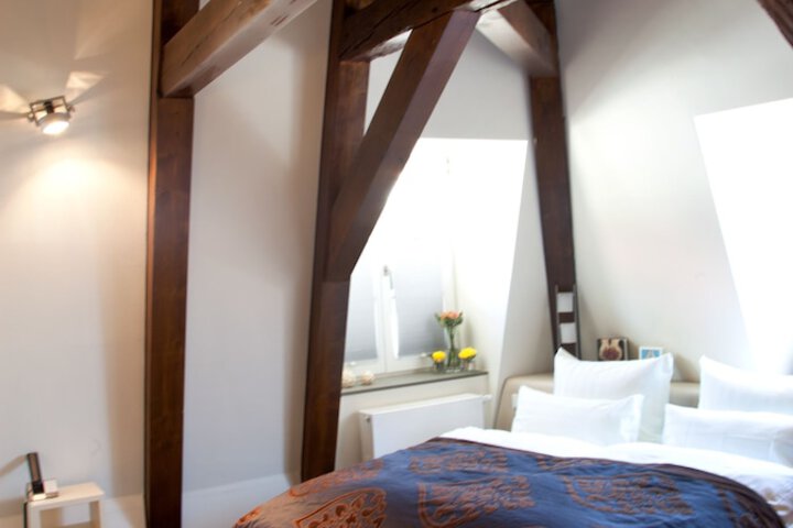Room 4 of 33