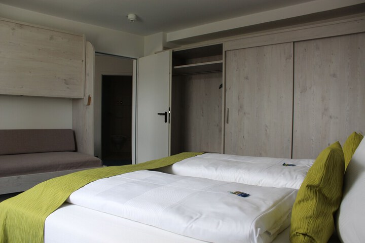 Room 18 of 30