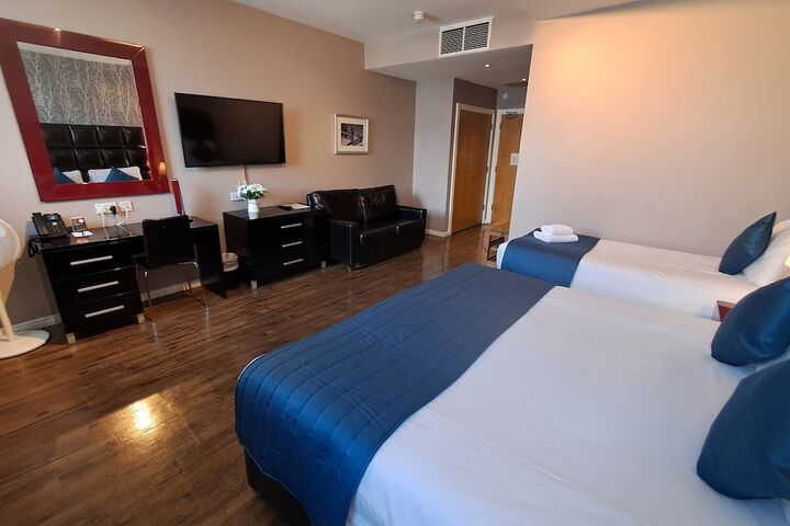 Room 73 of 182