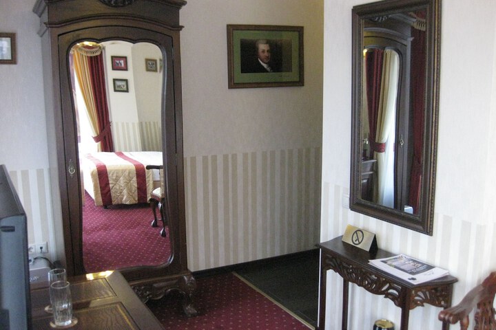 Room 30 of 120