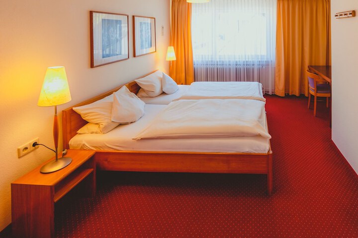 Room 2 of 34