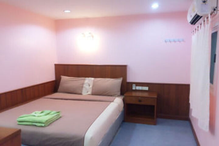 Room 6 of 15