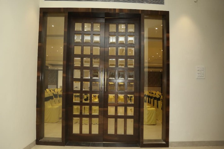 Ballroom/Hall 35 of 45