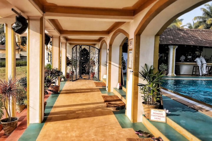 Hotel 2 of 104