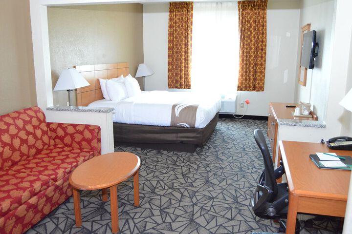 1 King Bed (6 of 8)