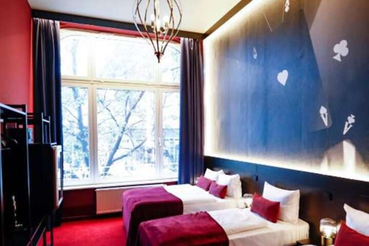 Room 47 of 100
