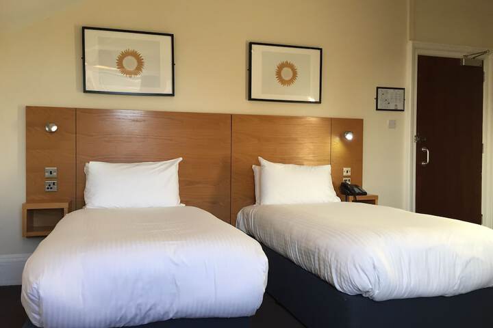 Room 7 of 33