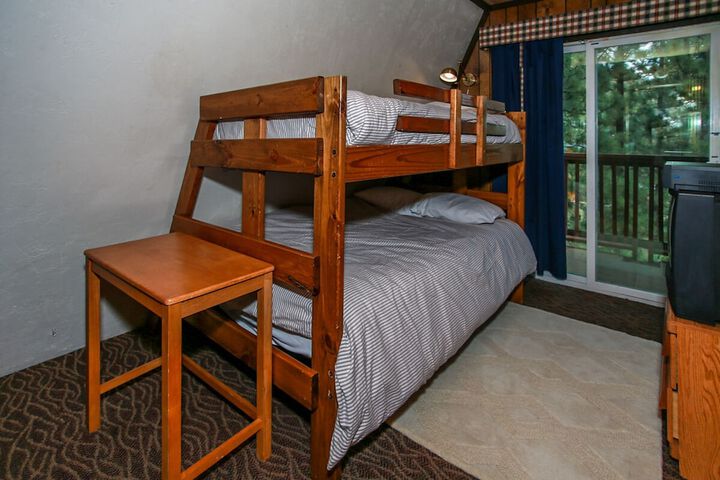 Room 6 of 28