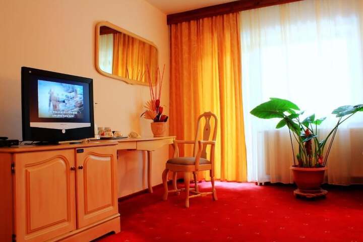 Room 5 of 44