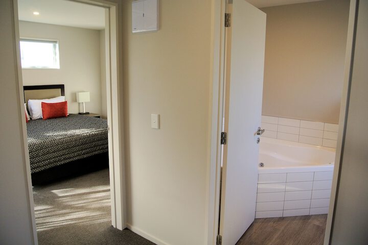 Room 7 of 33