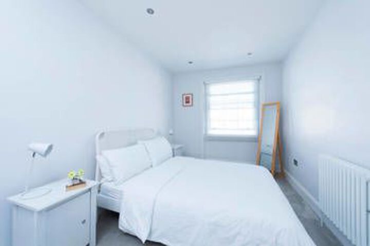Room 6 of 30