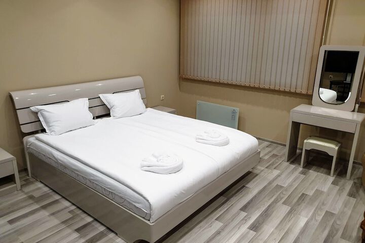 Room 33 of 68