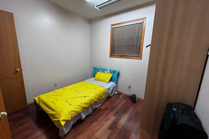 Room 2 of 11