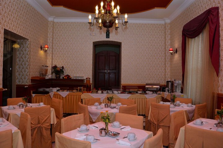 Dining 63 of 83