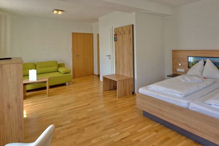 Room 4 of 79