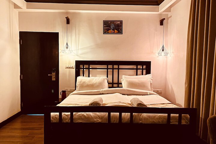 Room 6 of 20