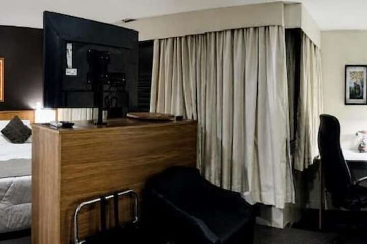 Room 18 of 53