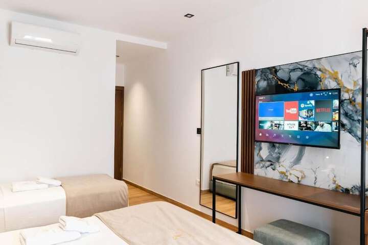 Room 33 of 140
