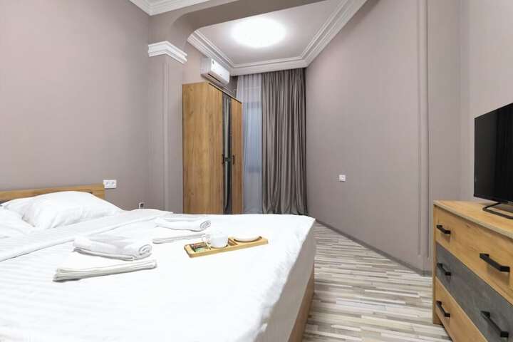 Room 3 of 7