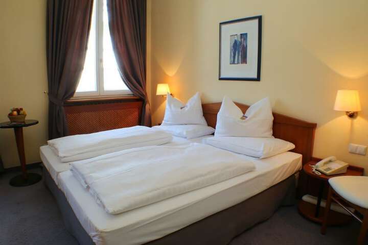 Room 8 of 32