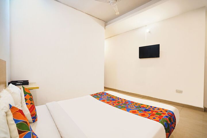 Room 16 of 34