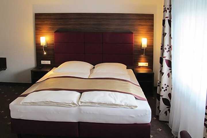 Room 6 of 65